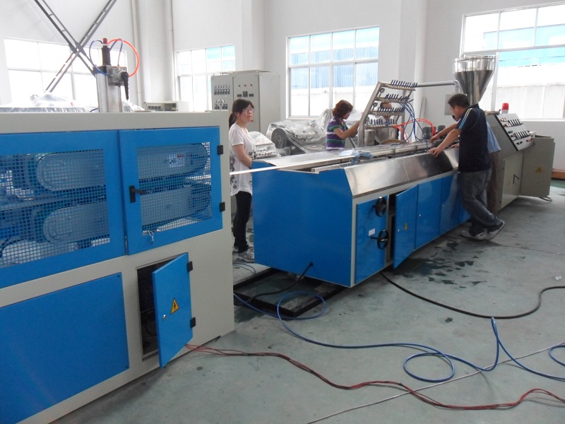 China PVC Window Blinds Making Machine Manufacturer