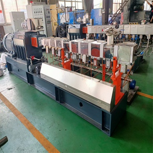 China Twin Screw Extruder Machine 